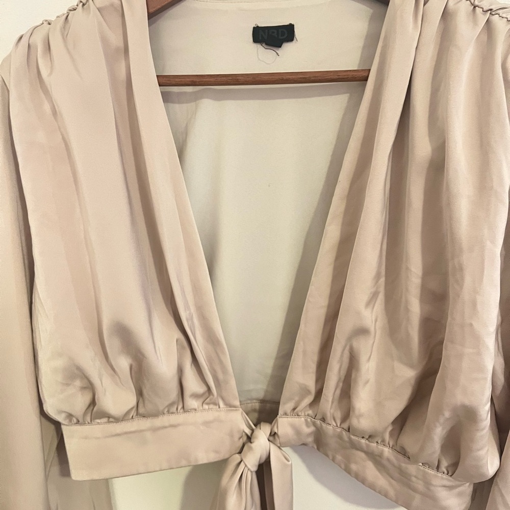 NBD X REVOLVE champagne long sleeve tie-front Imogen top Size XL - Picture 6 of 12